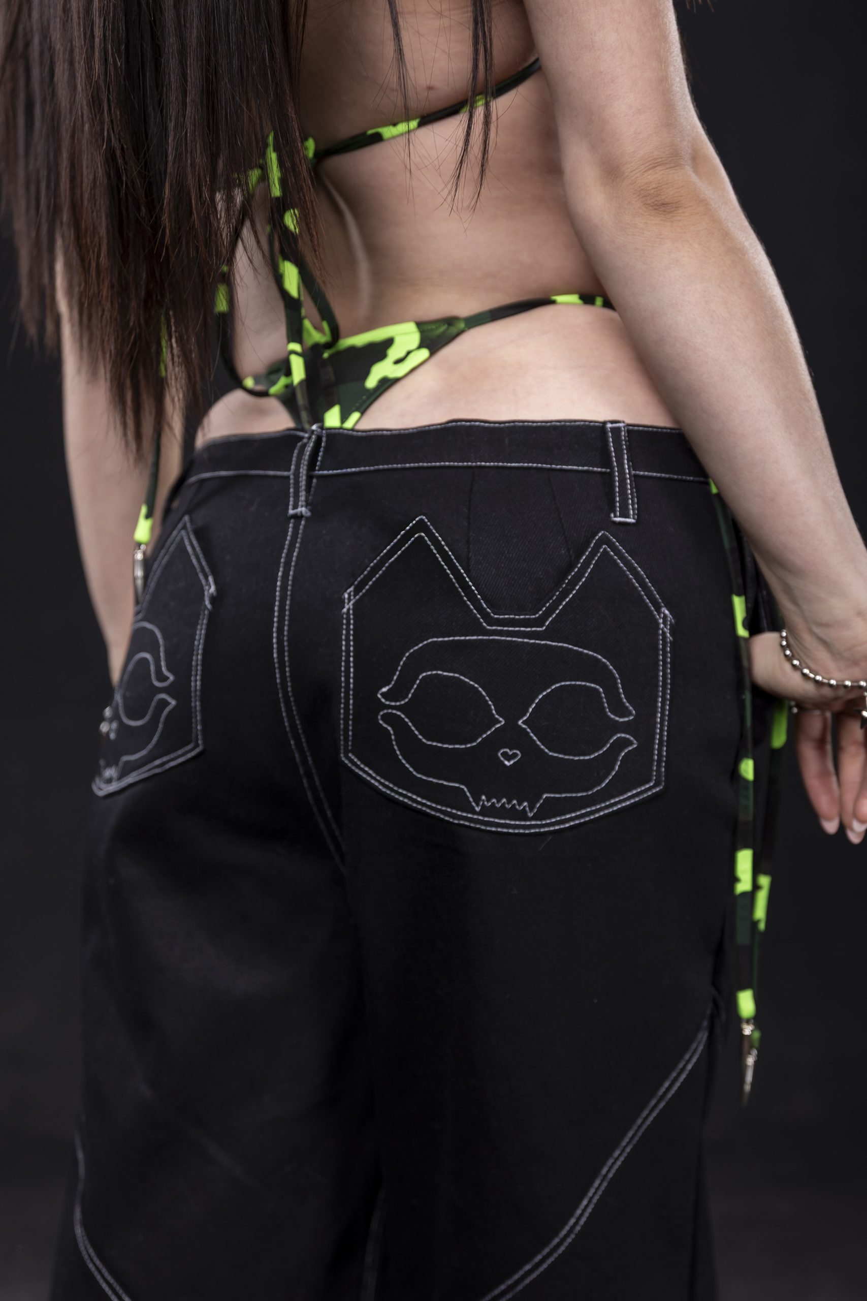 Le Petite Chatte — Black & White Top Stitching Cat Skull Pocket Wide‑Leg Pants - Image 9