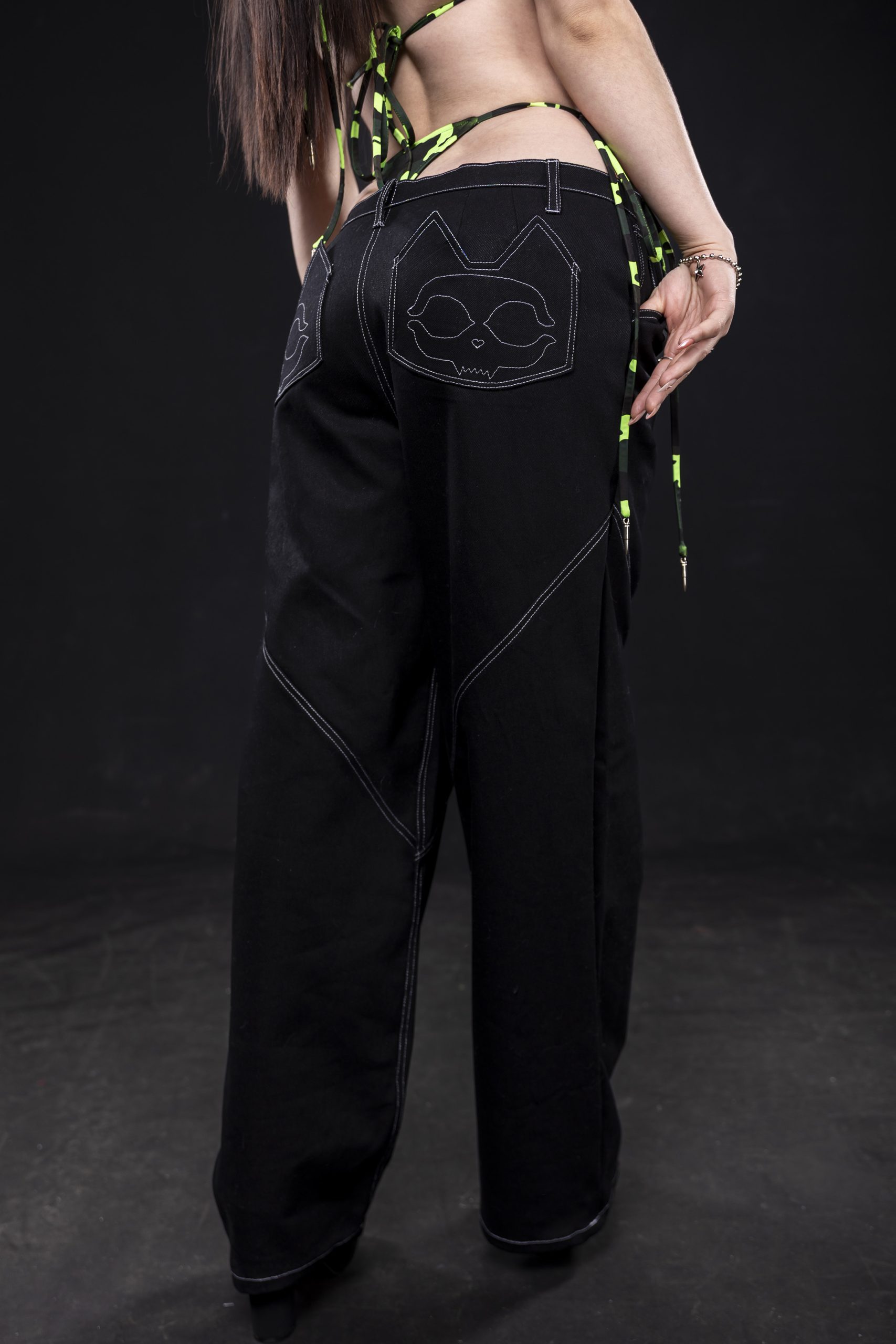 Le Petite Chatte — Black & White Top Stitching Cat Skull Pocket Wide‑Leg Pants - Image 8